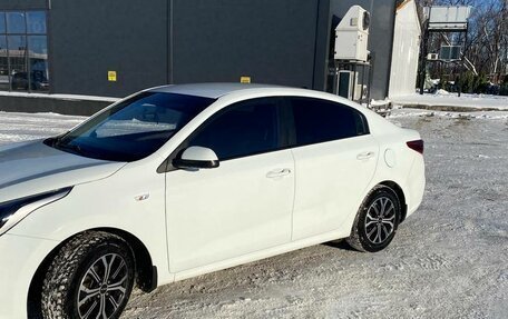 KIA Rio IV, 2017 год, 1 100 000 рублей, 4 фотография