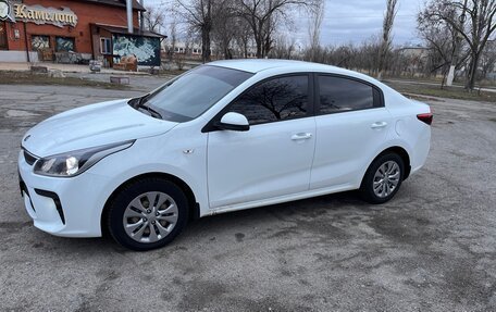 KIA Rio IV, 2019 год, 1 450 000 рублей, 2 фотография