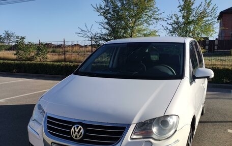 Volkswagen Touran III, 2008 год, 640 000 рублей, 2 фотография