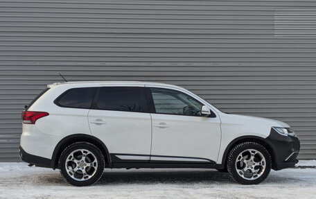 Mitsubishi Outlander III рестайлинг 3, 2016 год, 1 890 000 рублей, 4 фотография