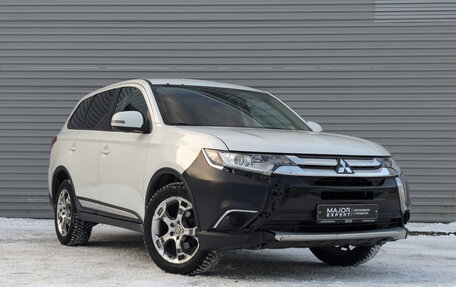 Mitsubishi Outlander III рестайлинг 3, 2016 год, 1 890 000 рублей, 3 фотография