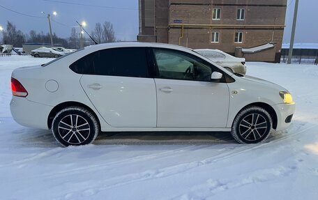 Volkswagen Polo VI (EU Market), 2011 год, 680 000 рублей, 3 фотография