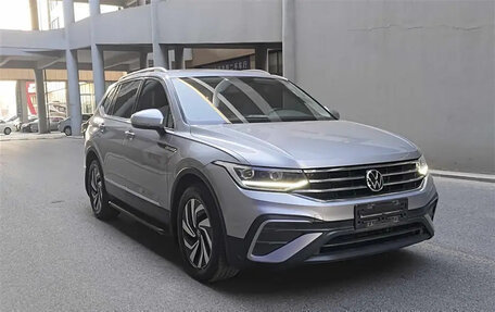 Volkswagen Tiguan II, 2022 год, 3 100 000 рублей, 3 фотография