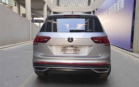 Volkswagen Tiguan II, 2022 год, 3 100 000 рублей, 5 фотография