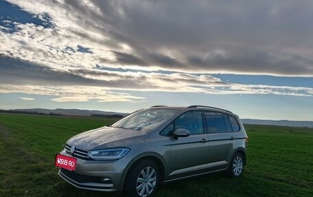 Volkswagen Touran III, 2019 год, 2 250 000 рублей, 3 фотография