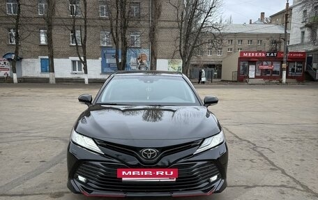 Toyota Camry, 2020 год, 3 700 000 рублей, 10 фотография