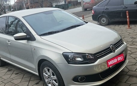 Volkswagen Polo VI (EU Market), 2012 год, 900 000 рублей, 9 фотография