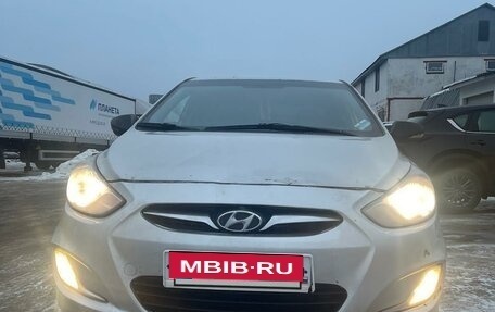 Hyundai Solaris II рестайлинг, 2013 год, 350 000 рублей, 2 фотография