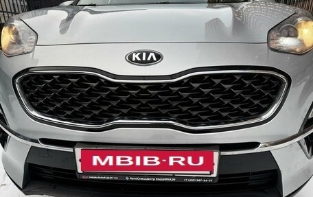 KIA Sportage IV рестайлинг, 2020 год, 2 390 000 рублей, 3 фотография