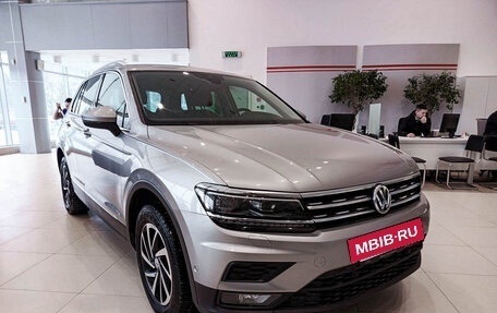 Volkswagen Tiguan II, 2019 год, 3 056 000 рублей, 3 фотография