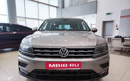 Volkswagen Tiguan II, 2019 год, 3 056 000 рублей, 2 фотография