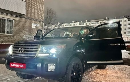 Toyota Land Cruiser 200, 2012 год, 4 000 000 рублей, 1 фотография