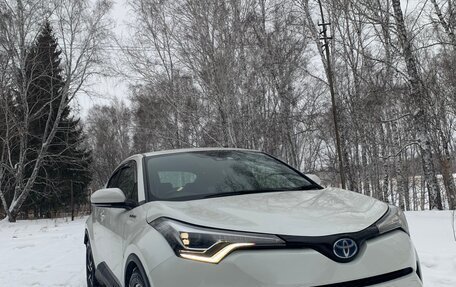 Toyota C-HR I рестайлинг, 2018 год, 2 300 000 рублей, 3 фотография