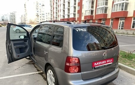 Volkswagen Touran III, 2009 год, 900 000 рублей, 8 фотография