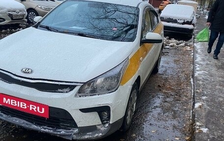 KIA Rio IV, 2019 год, 990 000 рублей, 2 фотография