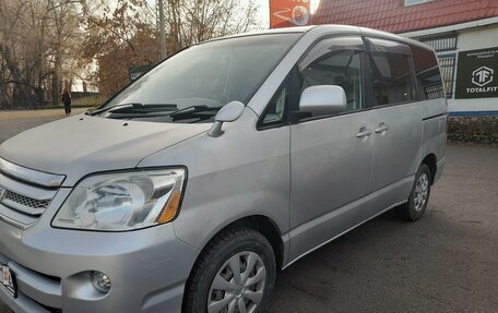 Toyota Noah III, 2006 год, 1 100 000 рублей, 13 фотография