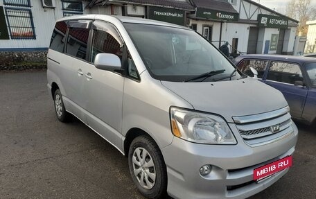 Toyota Noah III, 2006 год, 1 100 000 рублей, 8 фотография