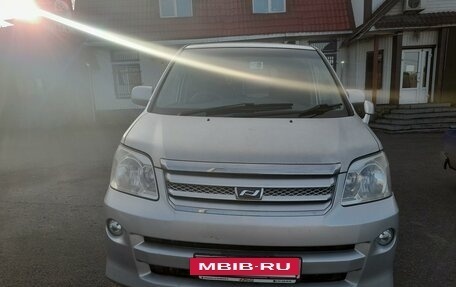 Toyota Noah III, 2006 год, 1 100 000 рублей, 5 фотография