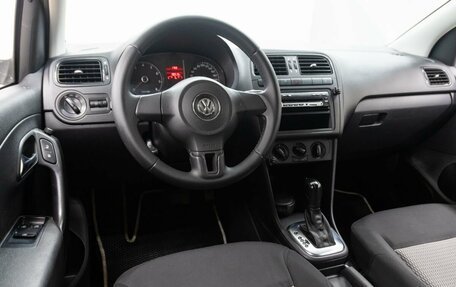 Volkswagen Polo VI (EU Market), 2011 год, 898 000 рублей, 14 фотография