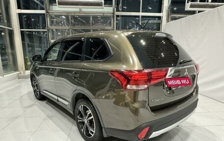 Mitsubishi Outlander III рестайлинг 3, 2015 год, 1 790 000 рублей, 3 фотография