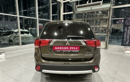 Mitsubishi Outlander III рестайлинг 3, 2015 год, 1 790 000 рублей, 4 фотография