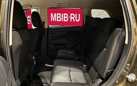 Mitsubishi Outlander III рестайлинг 3, 2015 год, 1 790 000 рублей, 10 фотография