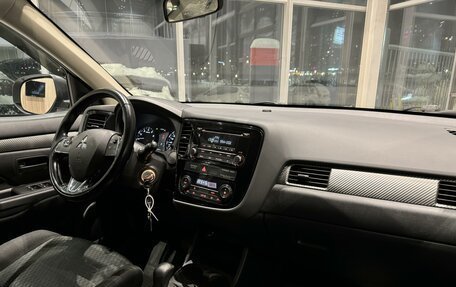 Mitsubishi Outlander III рестайлинг 3, 2015 год, 1 790 000 рублей, 25 фотография