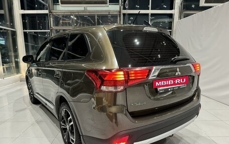 Mitsubishi Outlander III рестайлинг 3, 2015 год, 1 790 000 рублей, 30 фотография