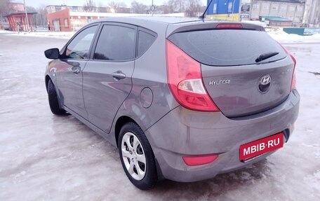 Hyundai Solaris II рестайлинг, 2013 год, 870 000 рублей, 5 фотография