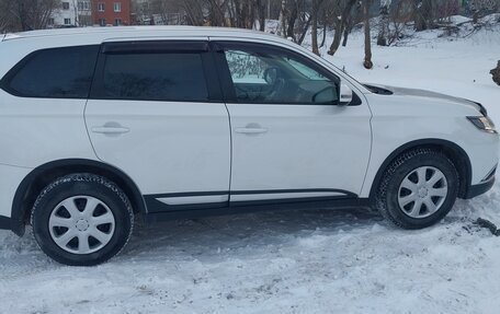 Mitsubishi Outlander III рестайлинг 3, 2016 год, 1 900 000 рублей, 7 фотография