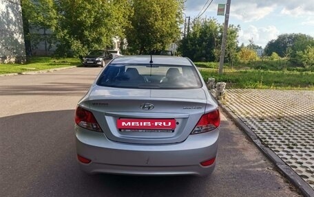 Hyundai Solaris II рестайлинг, 2013 год, 700 000 рублей, 2 фотография