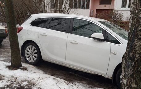 Opel Astra J, 2011 год, 830 000 рублей, 1 фотография