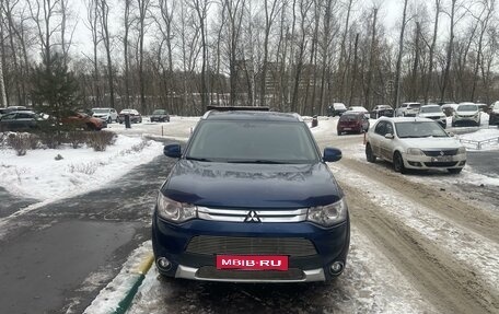 Mitsubishi Outlander III рестайлинг 3, 2014 год, 1 870 000 рублей, 1 фотография