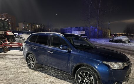 Mitsubishi Outlander III рестайлинг 3, 2014 год, 1 870 000 рублей, 5 фотография