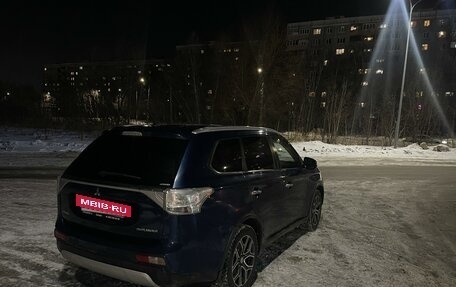 Mitsubishi Outlander III рестайлинг 3, 2014 год, 1 870 000 рублей, 4 фотография