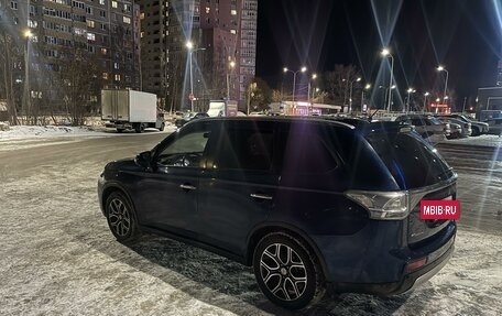 Mitsubishi Outlander III рестайлинг 3, 2014 год, 1 870 000 рублей, 3 фотография