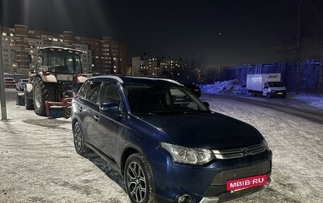 Mitsubishi Outlander III рестайлинг 3, 2014 год, 1 870 000 рублей, 6 фотография