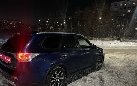 Mitsubishi Outlander III рестайлинг 3, 2014 год, 1 870 000 рублей, 7 фотография