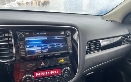 Mitsubishi Outlander III рестайлинг 3, 2014 год, 1 870 000 рублей, 16 фотография