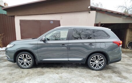 Mitsubishi Outlander III рестайлинг 3, 2016 год, 1 190 000 рублей, 17 фотография