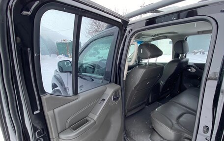 Nissan Navara (Frontier), 2010 год, 1 880 000 рублей, 24 фотография