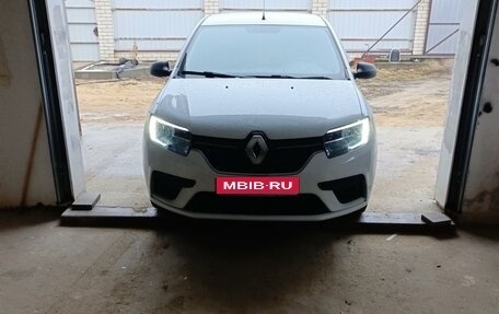 Renault Logan II, 2017 год, 725 000 рублей, 4 фотография