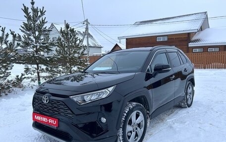 Toyota RAV4, 2020 год, 3 000 000 рублей, 2 фотография