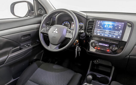 Mitsubishi Outlander III рестайлинг 3, 2012 год, 1 490 000 рублей, 26 фотография