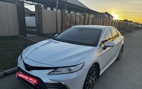 Toyota Camry, 2022 год, 3 950 000 рублей, 4 фотография