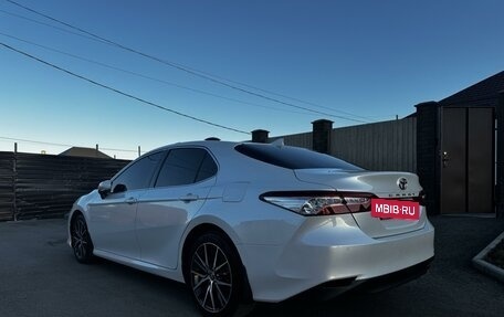 Toyota Camry, 2022 год, 3 950 000 рублей, 6 фотография