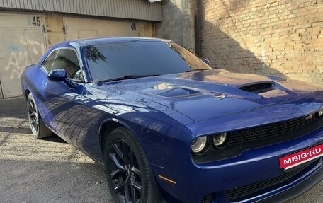 Dodge Challenger III рестайлинг 2, 2020 год, 3 200 000 рублей, 2 фотография