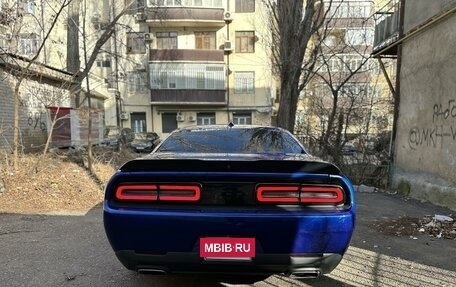 Dodge Challenger III рестайлинг 2, 2020 год, 3 200 000 рублей, 5 фотография