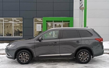 Mitsubishi Outlander III рестайлинг 3, 2018 год, 2 315 000 рублей, 8 фотография