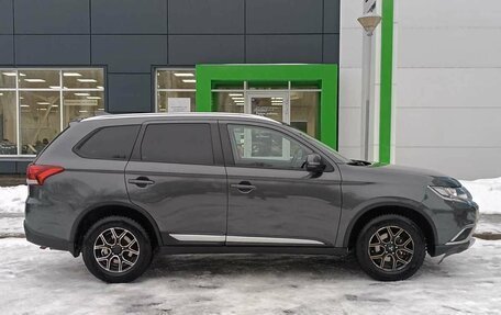 Mitsubishi Outlander III рестайлинг 3, 2018 год, 2 315 000 рублей, 4 фотография